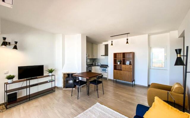 Balcony with Seaview - 1 Bed Apartment