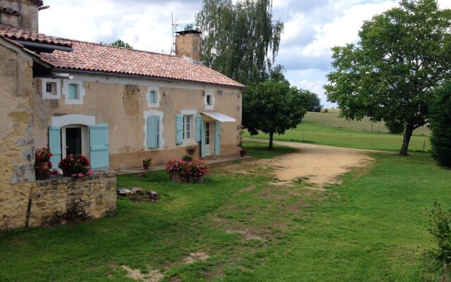 House With 4 Bedrooms in Capdrot, With Furnished Garden