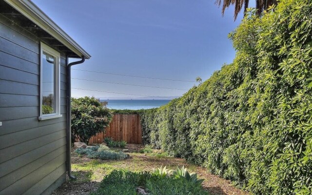 Summerland Ocean View Cottage by RedAwning