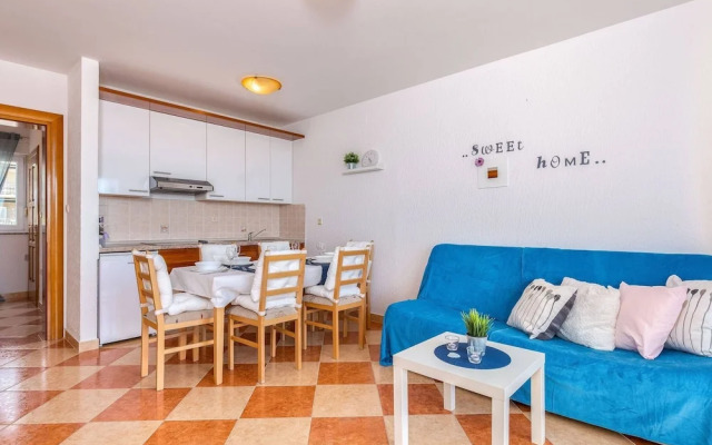 Modern Ground Floor Apartment With Private Terrace and Jacuzzi