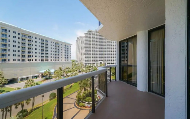 Surfside Resort 00302