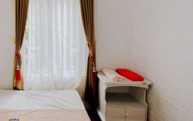 White Cabin By Travelink