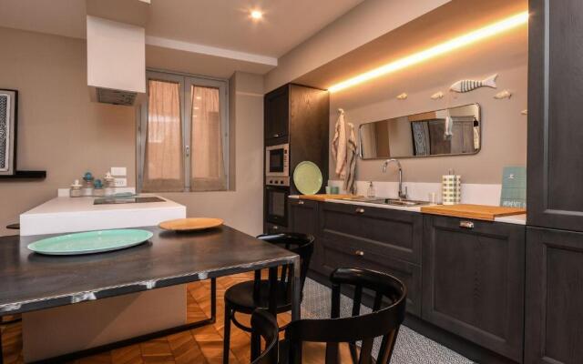 Top Luxury Modern Apartment By The Lake