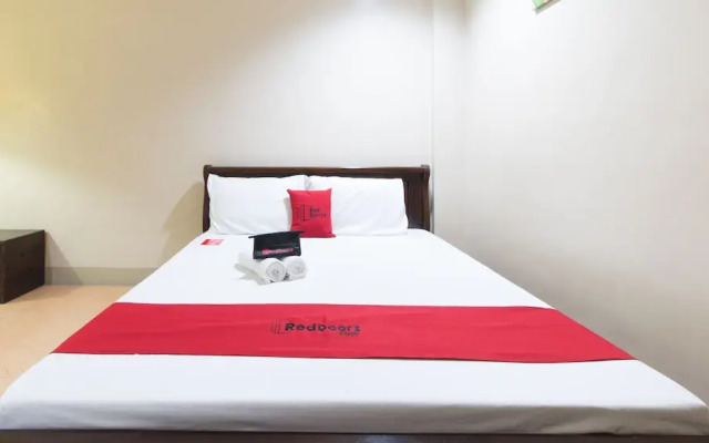 RedDoorz @ Teofila Lodge