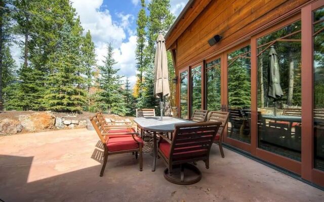 Hatari Lodge 5 Bedroom Home by RedAwning