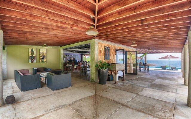 Pagua Bay House Oceanfront Cabanas
