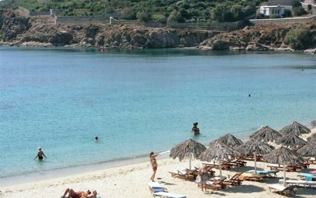 Mina Beach Hotel