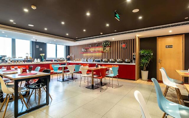 ibis Luoyang Baolong Square Hotel
