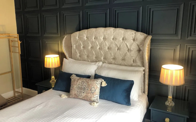 White Lodge Hotel