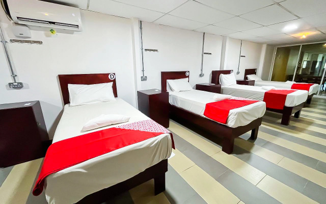 OYO 90572 J Hotel Masjid India