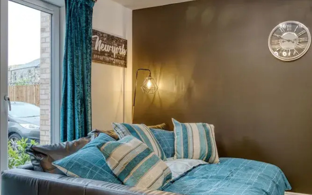 Modern 2 Bed Apartment in Central City