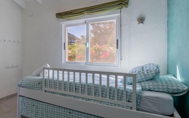 Scenic holiday home in Comunidad Valenciana with pool