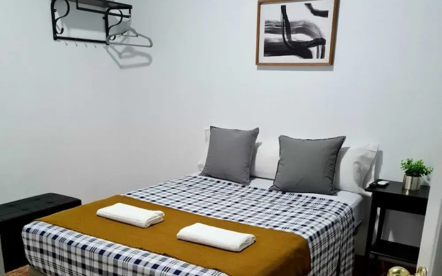 M-A Catrachos Rooms