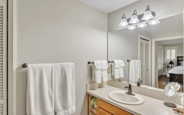 Eugene - Close To Everything 3 Bedroom Home by RedAwning