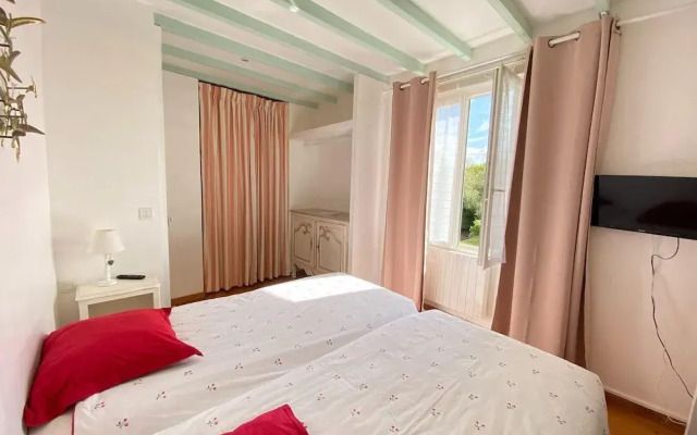 Charming Holiday Home With Garden in the Cotentin