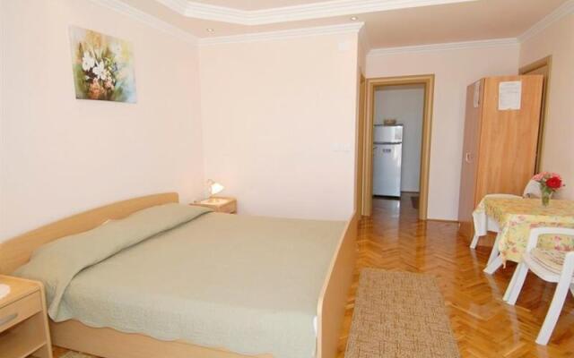 Apartments Marnic