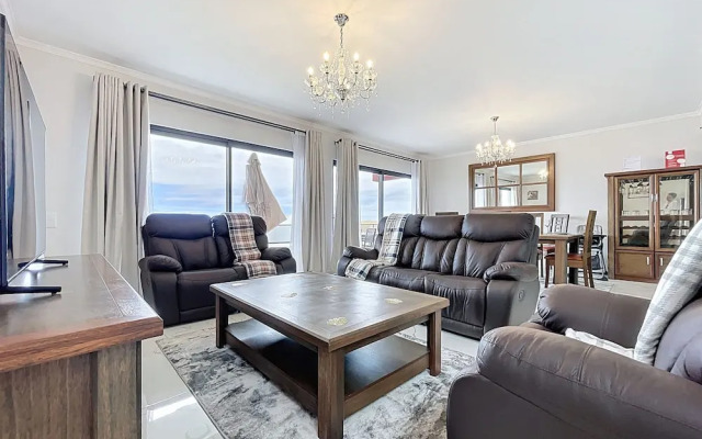 Blue Outlook Retreat by Atlantic Holiday