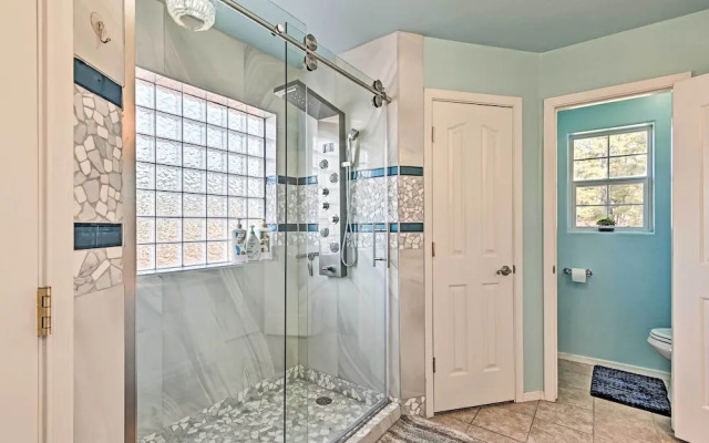 Near Trails, Lakes & Golf: Pinetop Home w/ Deck