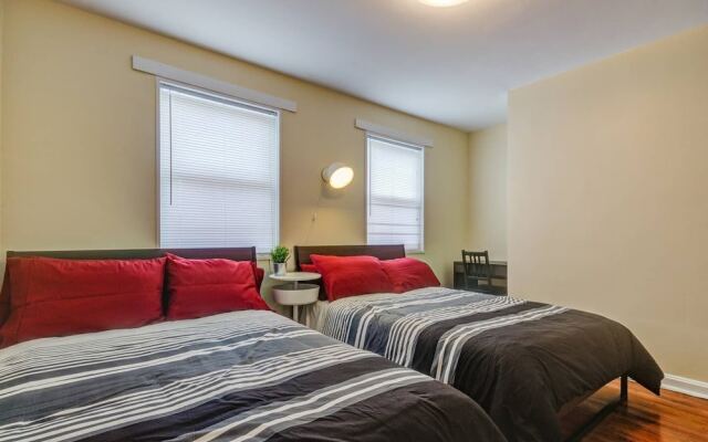 Modern Townhouse w/ Pool Table by Cozysuites