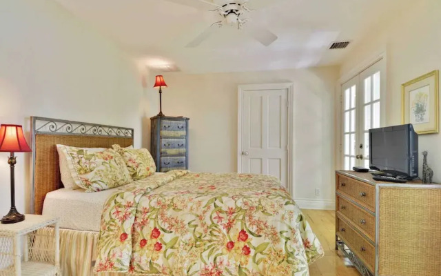 Easy Livin' by Avantstay Key West Home w/ Pool & BBQ Week Long Stays Only