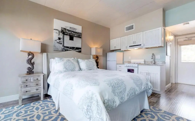 Bungalow Beach Place 5 by RedAwning