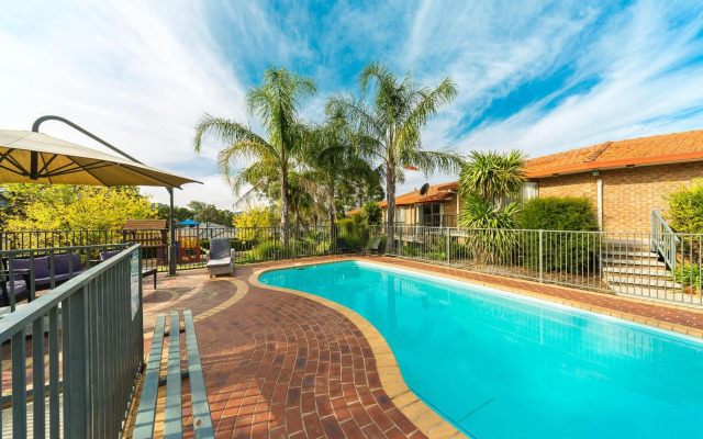 Hume Country Motor Inn