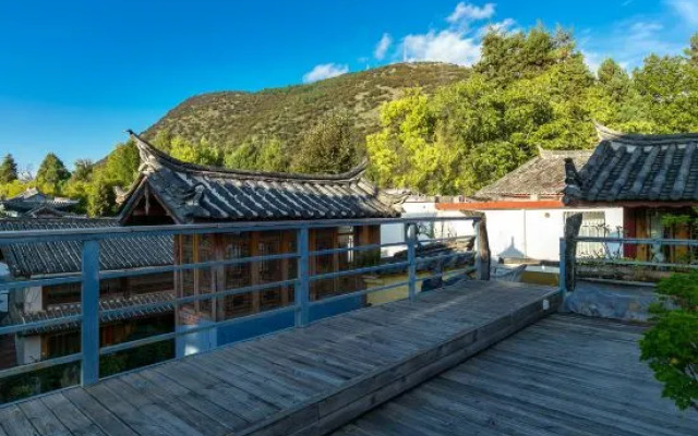 Yixing Thatched Cottage Inn (Lijiang Old Town Dashuiche Branch)