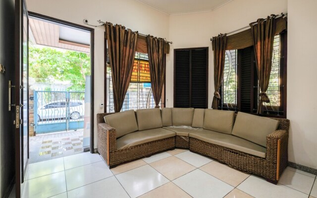 RedDoorz Plus near Simpang Lima