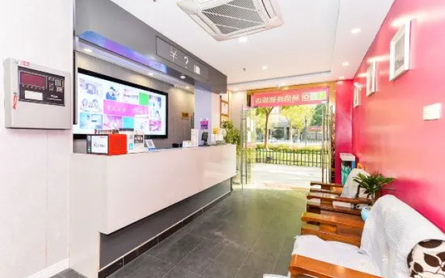YiBon Hotels Group (Jiading Baiyin Road subway station store)