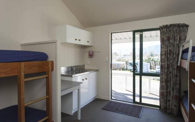 Opal Hot Springs & Holiday Park