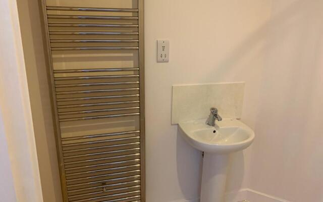 Stunning large 3 bedroom Penthouse Apartment