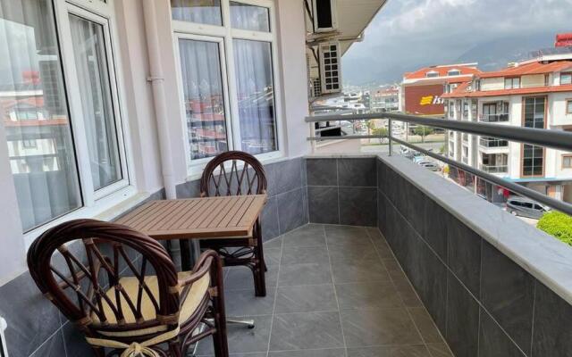 Central Location 10 minutes from the beach