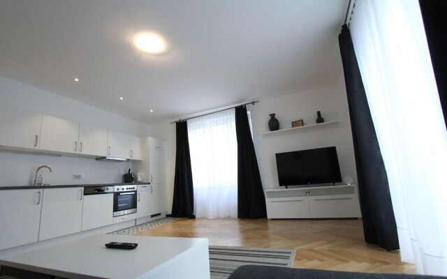 Edelweiss City Apartments State Opera
