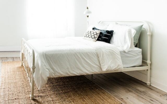 Stylish Studio Near Yonge and Eglinton