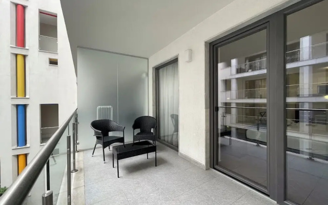 Smart Carrara Apartments