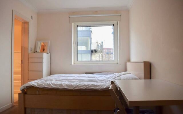 Canary Wharf 2 Bedroom Apartment With Amazing Views