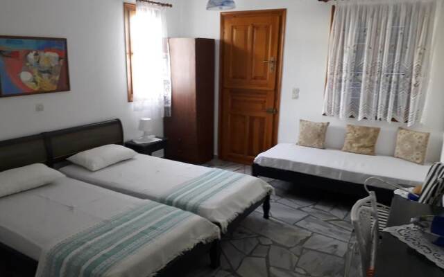 Nikoleta Kolympithres Paros