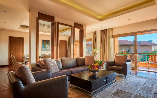 Dusit Thani LakeView Cairo
