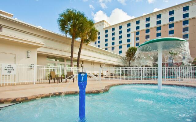 Holiday Inn & Suites Across From Universal Orlando, an IHG Hotel