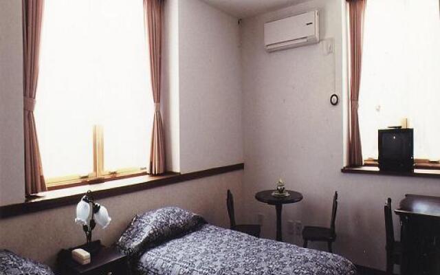 Petit Hotel C'Est Bon
