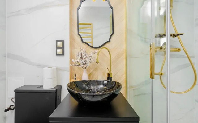 Lumina spacious apartment in Warsaw
