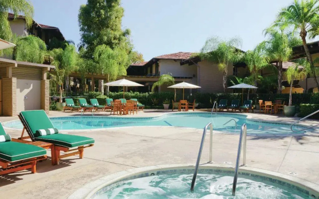 Doubletree By Hilton Hotel Claremont