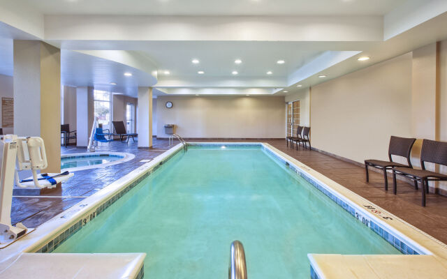 Candlewood Suites Indianapolis Airport by IHG