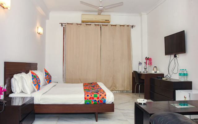 FabHotel Premium- 10min Walk from Millennium City Centre Gurugram Gurgaon