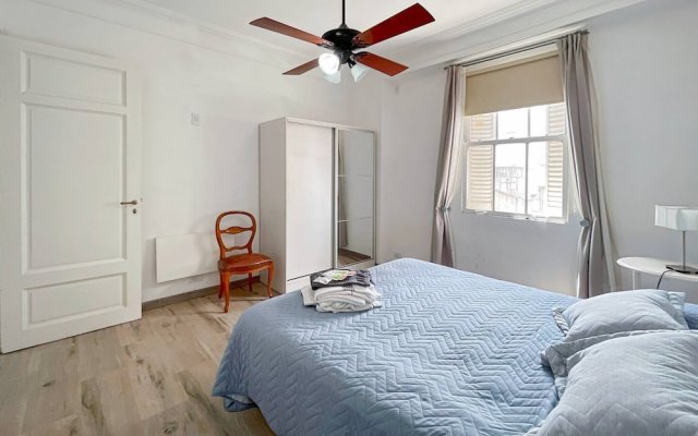 Centrally Located Apartment Near the Obelisco in Buenos Aires Num7826