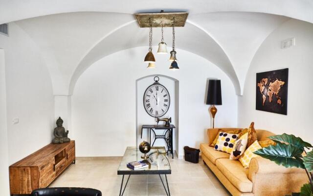 Equorum Prospectus 1 - OSTUNI CENTRO - Guest House
