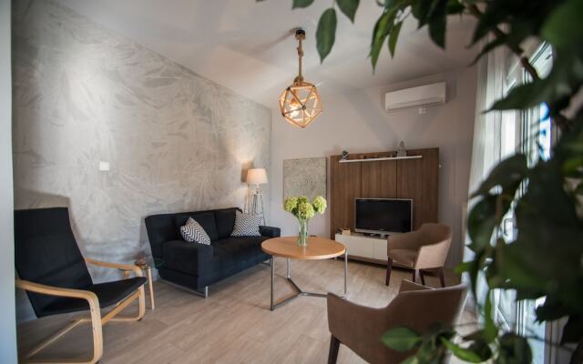 Lagonissi Residence