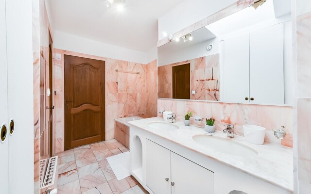 Le Cygne Apartment 1