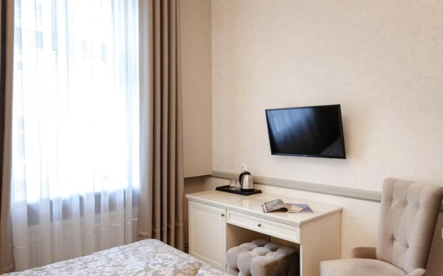 Royal mini-apart hotel on Serbska 6