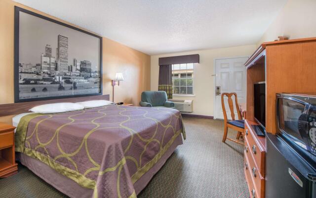 Super 8 by Wyndham Tulsa/Arpt/St Fairgrounds